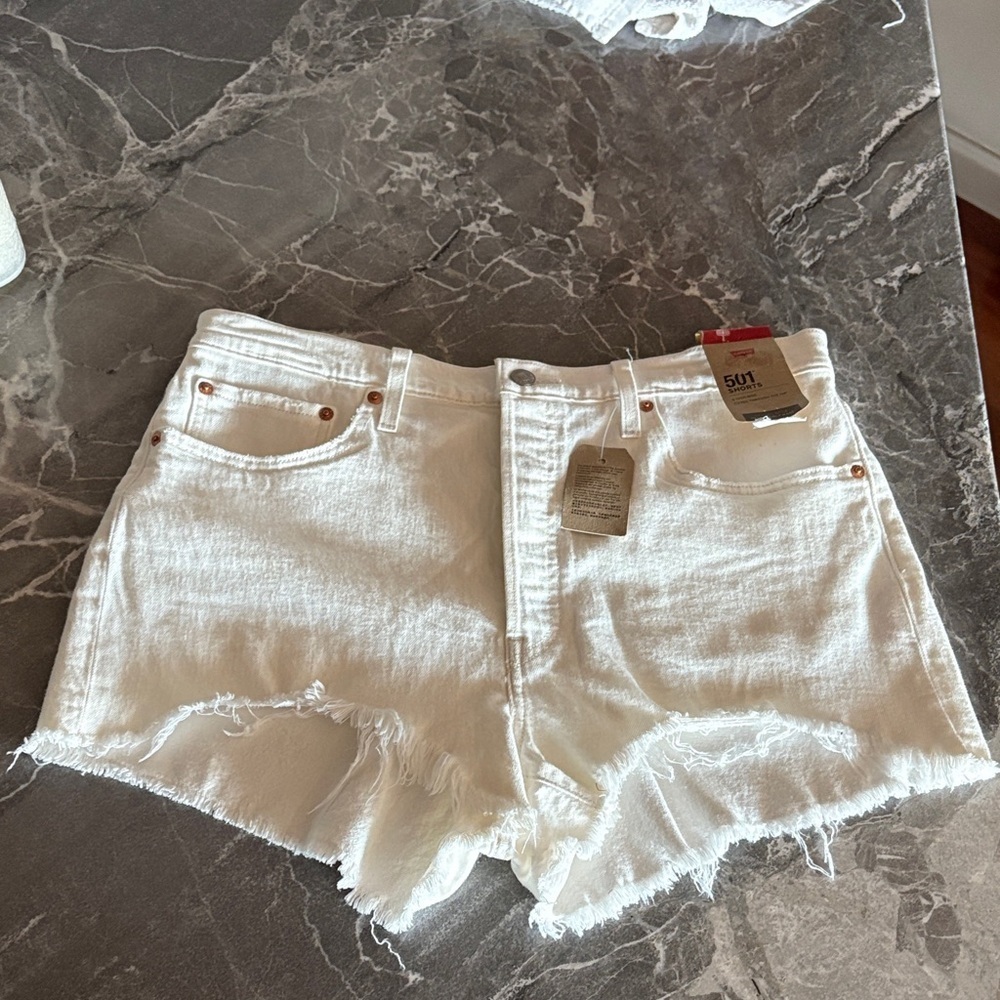 Levi’s white 501 shorts size 33